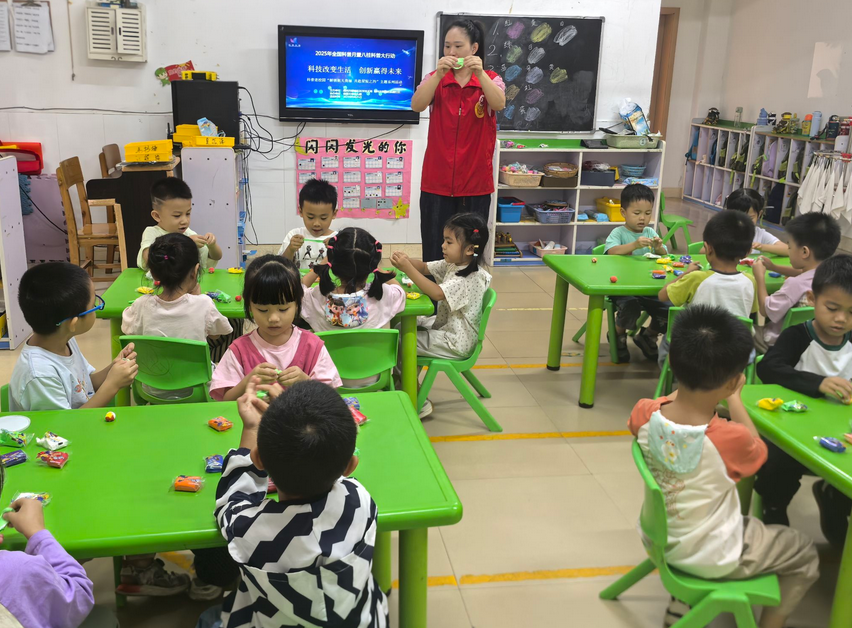 银山街道 航鹰社区开展全国科普月主题活动